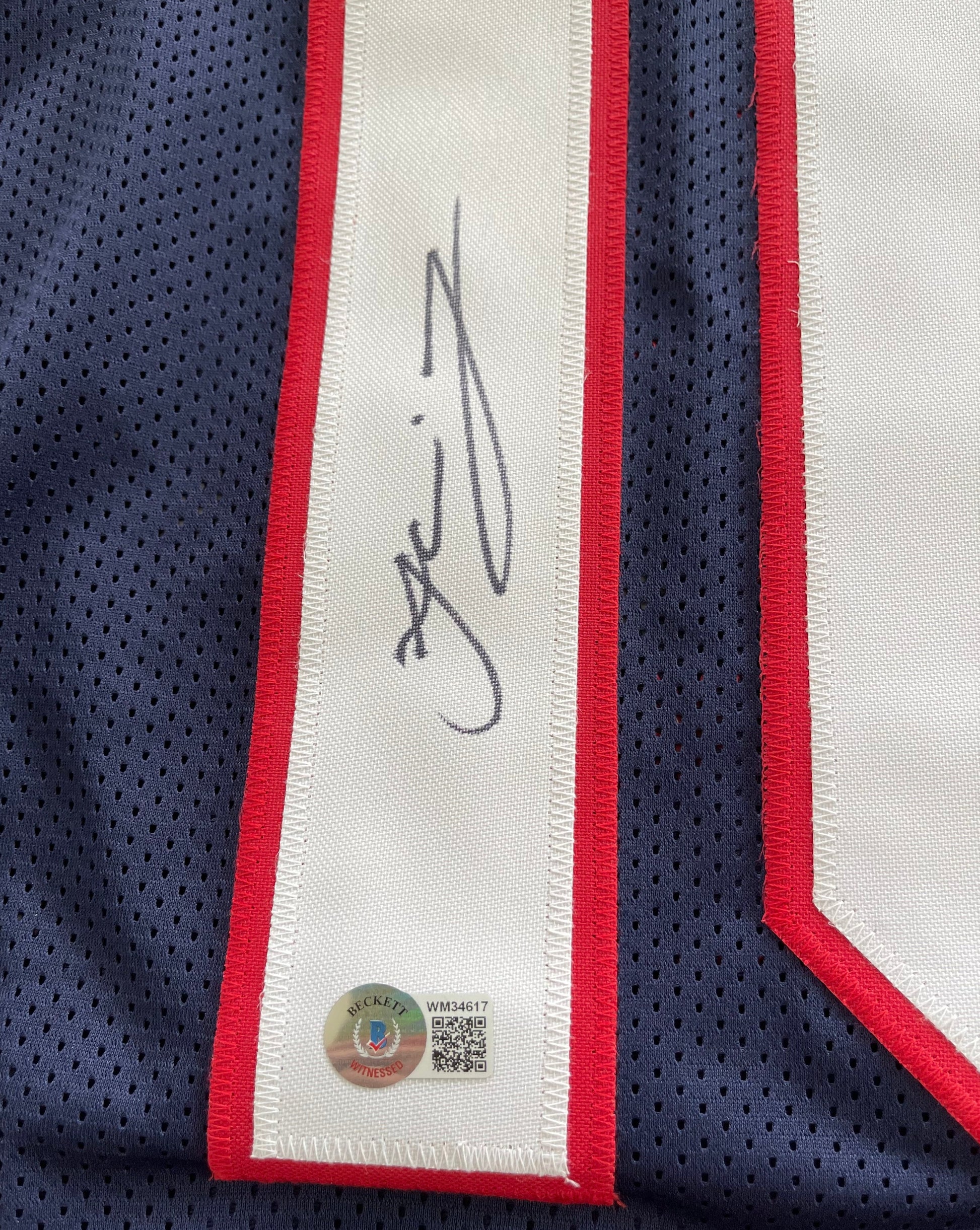Jakobi Meyers signed Patriots jersey